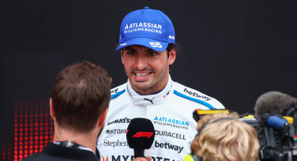 Sainz oppert nieuw steward-plan: ‘Neem een voorbeeld aan tv-analisten’