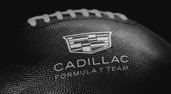 Cadillac gaat voor op en top Amerikaans, onthult livery tijdens Super Bowl