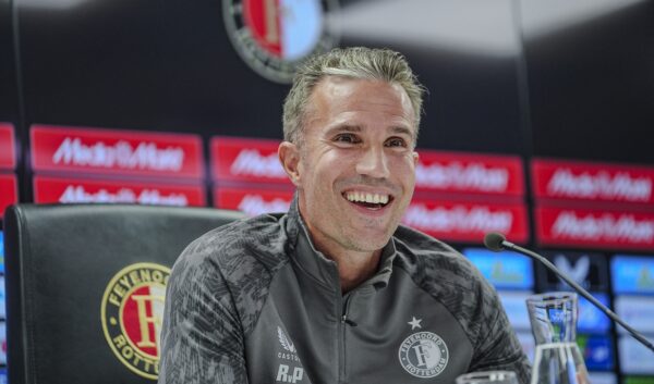 Robin van Persie geniet van ‘geniale’ Verstappen: ‘Max is ready, die anderen zitten er niet lekker bij’