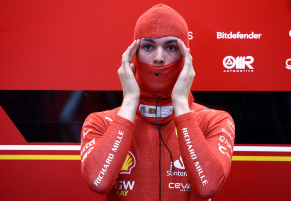 Steiner ziet Bearman als opvolger van Hamilton bij Ferrari: ‘Voor de hand liggende kandidaat’