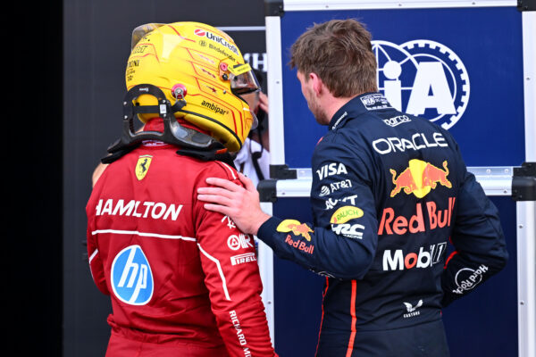 Verstappen heeft medelijden met Hamilton: ‘Niet leuk om te zien’