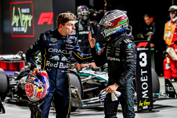 Kimi Antonelli onthult nieuwe bijnaam Verstappen: ‘Vader van de rookies’