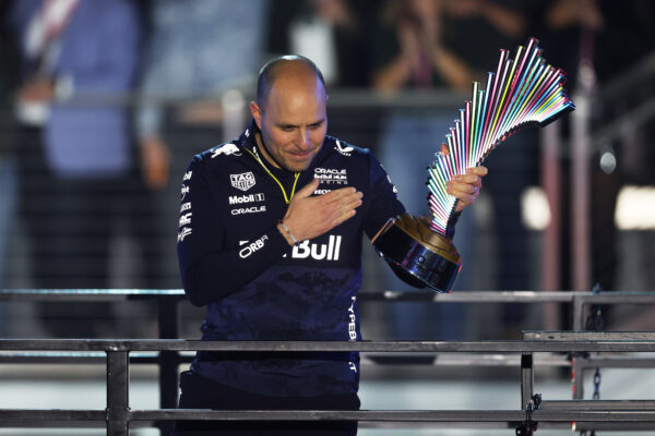 Tsunoda steekt loftrompet voor Gianpiero Lambiase: ‘Zijn ideeën zijn geweldig’