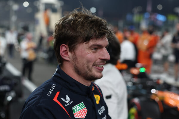 Verstappen strijdlustig aan de start GP Abu Dhabi: ‘McLaren kan maar beter oppassen’