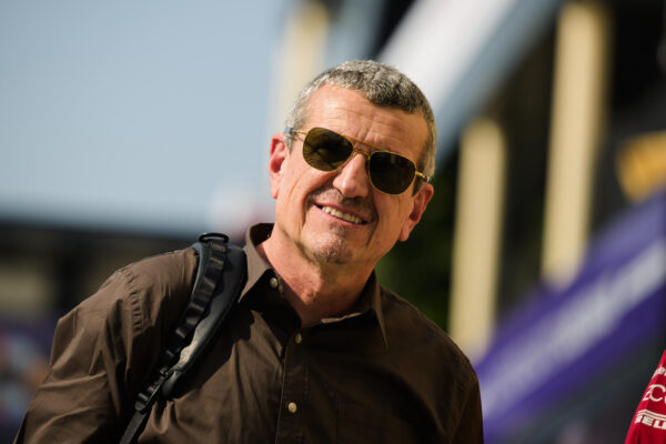 Steiner verrast door reactie Verstappen na mislopen titel: ‘Hij is volwassener geworden’