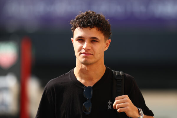 Norris verdedigt McLarens ‘papaja-regels’: ‘Team heeft zeker veel mensen teleurgesteld’