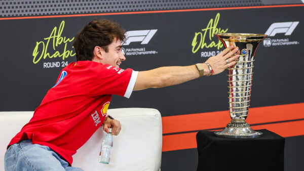 Leclerc zal Verstappen niet helpen in Abu Dhabi: ‘Bemoei me niet met de titel’