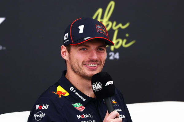 Verstappen begint ontspannen aan apotheose Abu Dhabi: ‘Heb thuis toch al vier trofeeën’