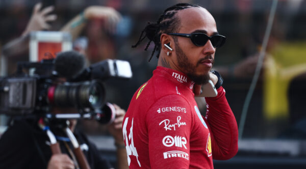 Villeneuve kritisch: ‘Makkelijke jaren bij Mercedes breken Hamilton op’