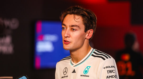 Helpt Mercedes Verstappen aan de titel? ‘Mik op het podium’, zegt Russell