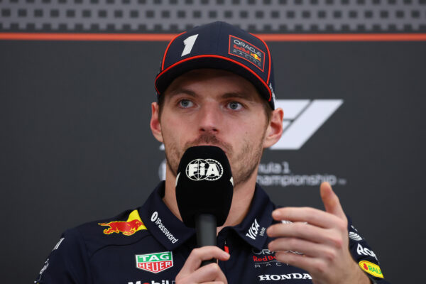 Verstappen mocht alvast luisteren naar nieuwe Red Bull-motor: ‘Klinkt lekker scherp’