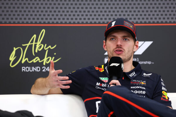 Verstappen berust in verliezen titel: ‘Dat ik twee punten mis, is nu eenmaal zo’