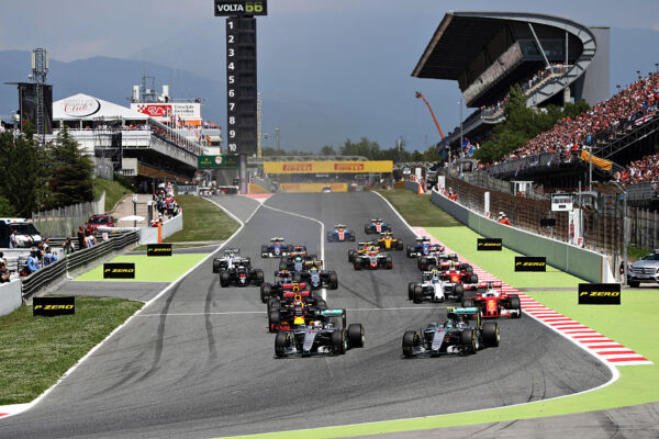 Rosberg en Hamilton deelden rekening na crash in Spanje 2016: 360.000 euro per persoon