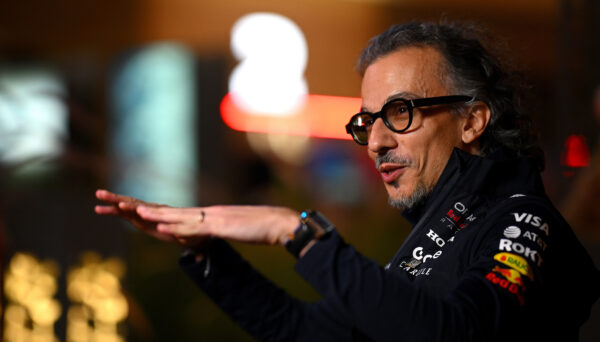 Mekies focust op snelheid voor titelrace: ‘Geen invloed op wat er achter ons gebeurt’