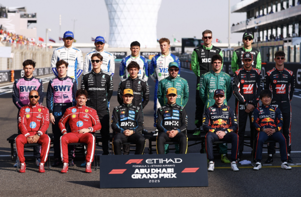 VIDEO | Klas van 2025: F1 sluit seizoen af met traditionele groepsfoto