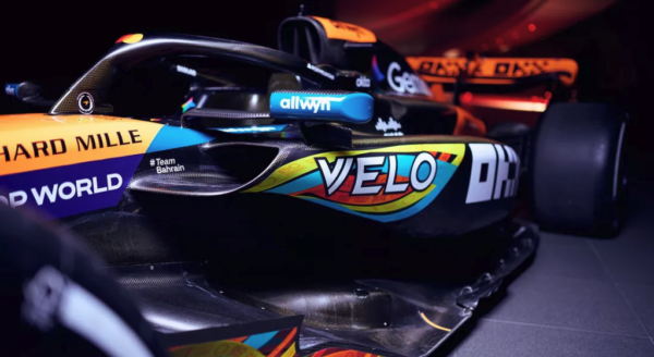 VIDEO | McLaren racet met speciale fan-livery tijdens titelrace in Abu Dhabi