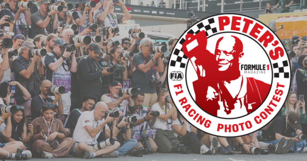 Stem op jouw favoriete F1-foto van 2025 en win een professionele camera!