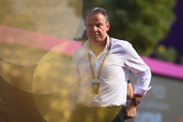 Verstappens manager: ‘Er komt voor McLaren opeens een horrorscenario aan’