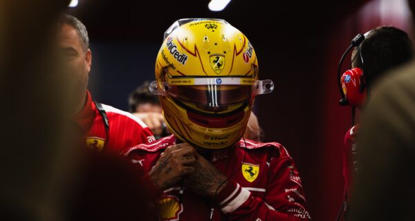 Johnny Herbert verkiest Alonso boven Hamilton: ‘Hij is de weg kwijt’