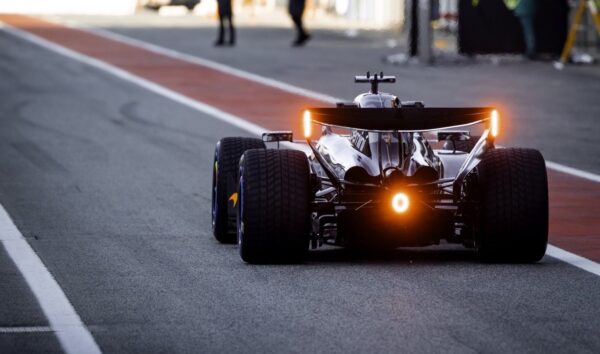 McLaren kampt met problemen in Barcelona: ‘Auto’s zijn compleet anders’