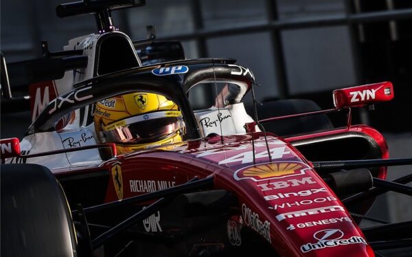 Barcelona F1-test | Productieve slotdag voor Verstappen, Hamilton snelste