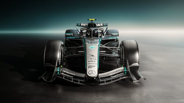 Mercedes trekt het doek van nieuwe F1-livery, zet koers naar 2026