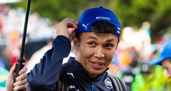 Alex Albon prijst doorbraak Williams: ‘Zijn een topteam aan het worden’