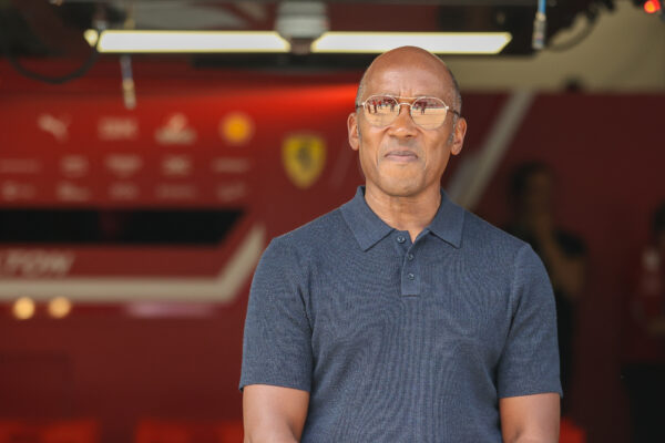 Vader Lewis Hamilton lanceert nieuw kampioenschap met V10-motoren: HybridV10