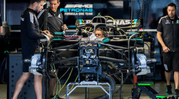 Red Bull bagatelliseert voorsprong Mercedes: ‘Die geruchten creëren ze zelf’