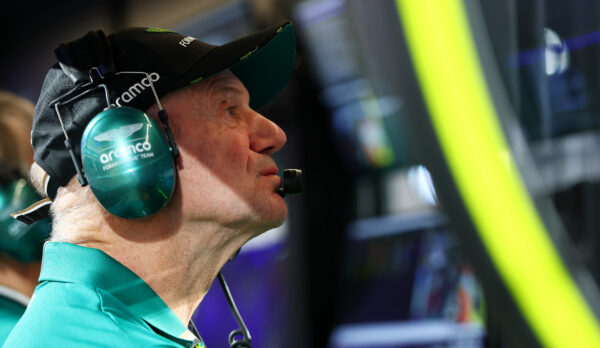 Brundle plaatst vraagtekens bij Aston Martin: ‘Newey staat voor grote opgave’