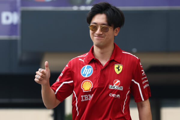 Ferrari neemt afscheid van Zhou Guanyu als reservecoureur: ‘Grazie mille’