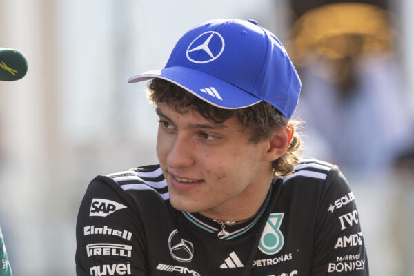 Mercedes benoemt voordeel Antonelli voor 2026: ‘Veel jonge coureurs ontwikkelen dat’