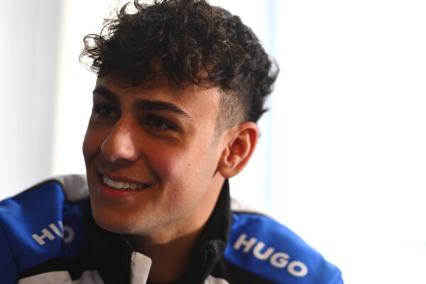 Lindblad kijkt meest uit naar gevechten met Hamilton: ‘Je wilt je idolen verslaan’