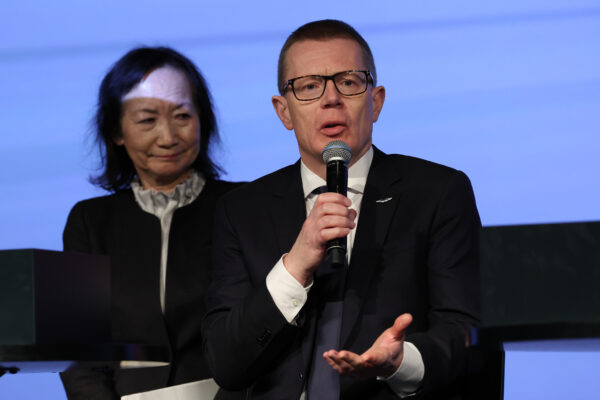 Aston Martin-topman Cowell over vermeende motortrucs: ‘Iedereen zoekt de grens op’