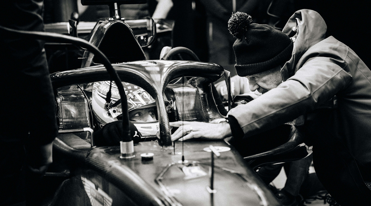 Adrian Newey deelt ontwerpfilosofie Aston Martin: ‘Heel andere auto in Australië’