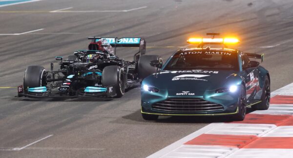 F1-fans opgelet! Aston Martin-safety car uit Abu Dhabi 2021 te koop aangeboden