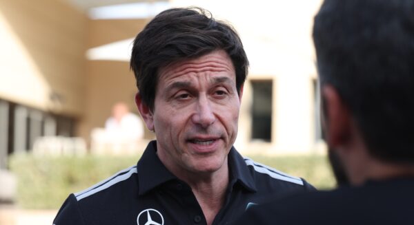 Toto Wolff vreest FIA-ingrijpen tegen motortrucs: ‘Dan zijn Mercedes-teams de klos’