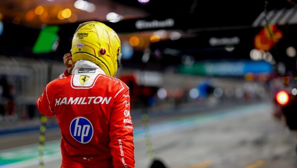 Vasseur sust onrust rond race-ingenieur Lewis Hamilton: ‘Draait niet om één individu’