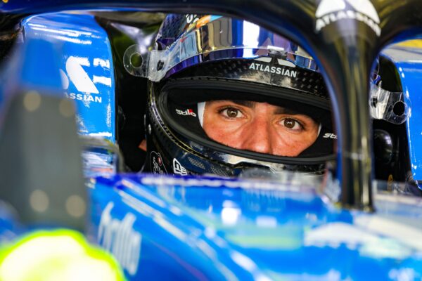 Sainz pleit voor exclusieve F1-kalender, maakt vergelijking met voetbal: ‘Fans willen niks missen’