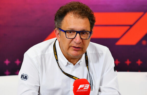 FIA reageert op kritiek Verstappen op nieuwe F1-bolides: ‘Staan open voor aanpassingen’