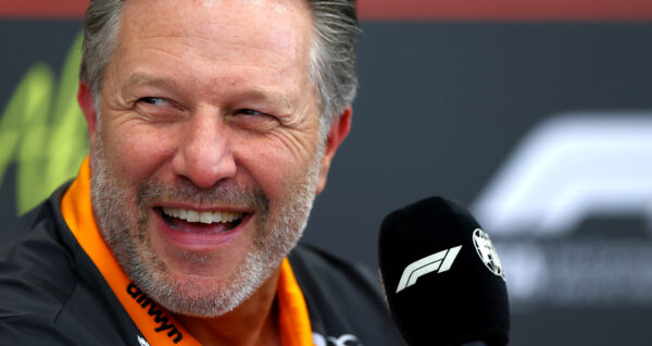 McLaren MCL40 voelt als oude F1-auto: ‘Maar geen herhaling van 2017’, grapt Zak Brown