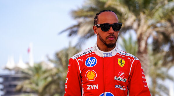 Lewis Hamilton realistisch over uitdagingen voor Ferrari: ‘Maar nieuwe auto is wel veel leuker’