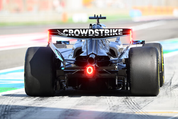 F1-tests Bahrein | George Russell zet nieuwe snelste tijd neer