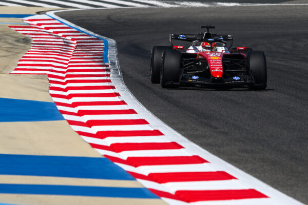 F1-tests Bahrein | Opnieuw problemen bij Red Bull, Leclerc rijdt snelste tijd