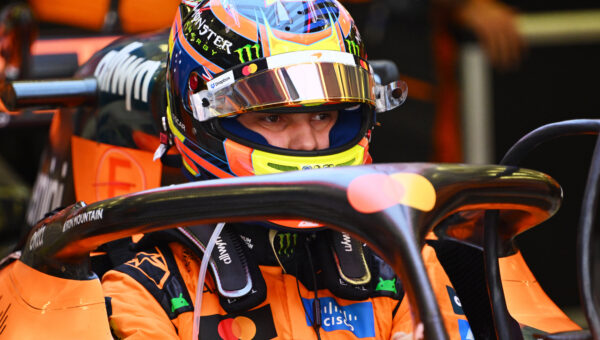 Oscar Piastri veegt manager-geruchten van tafel: ‘Webber blijft nauw betrokken’