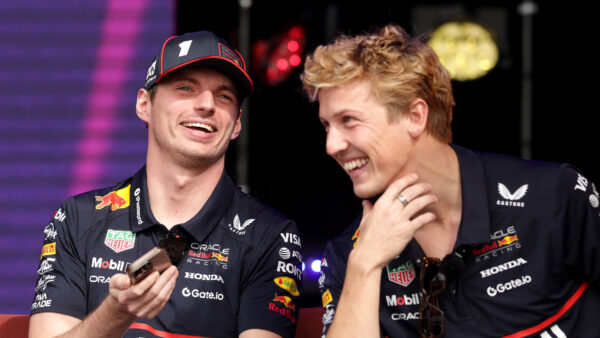 Liam Lawson dankbaar voor samenwerking met Verstappen: ‘Zo’n aardige gast’