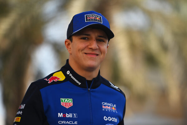 Hadjar vreesde voor Red Bull-toekomst na crash in Barcelona: ‘Dacht dat het voorbij was’