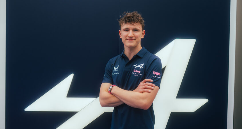 Alex Dunne rijdt voor de Alpine Academy