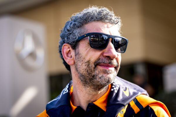 McLaren loopt achter de feiten aan: ‘Mercedes houdt motorkennis achter’