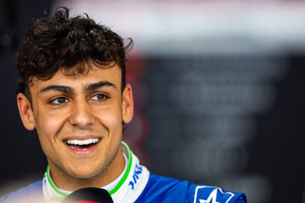 Lindblad genoot van debuutrace in Melbourne: ‘Was echt cool om met Lewis te vechten’